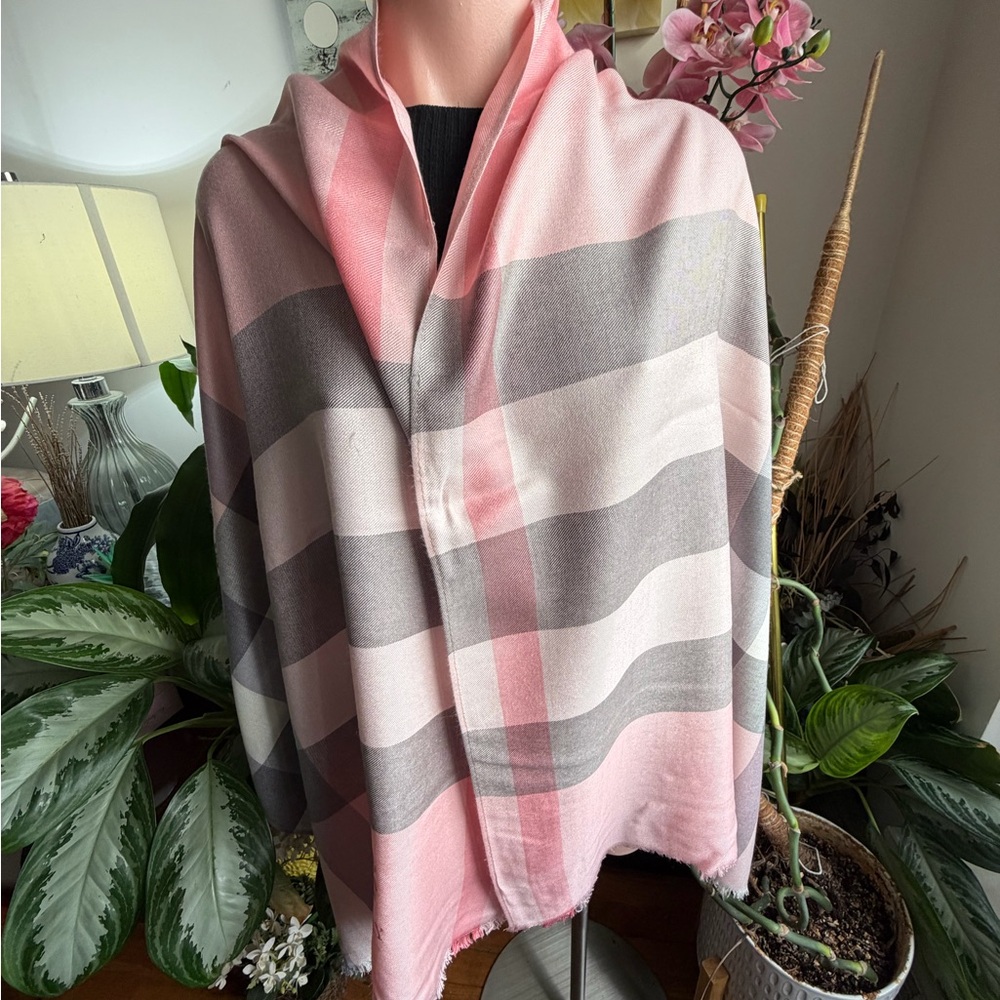 Burberry Wrap Shawl Scarf. - Picture 14 of 16